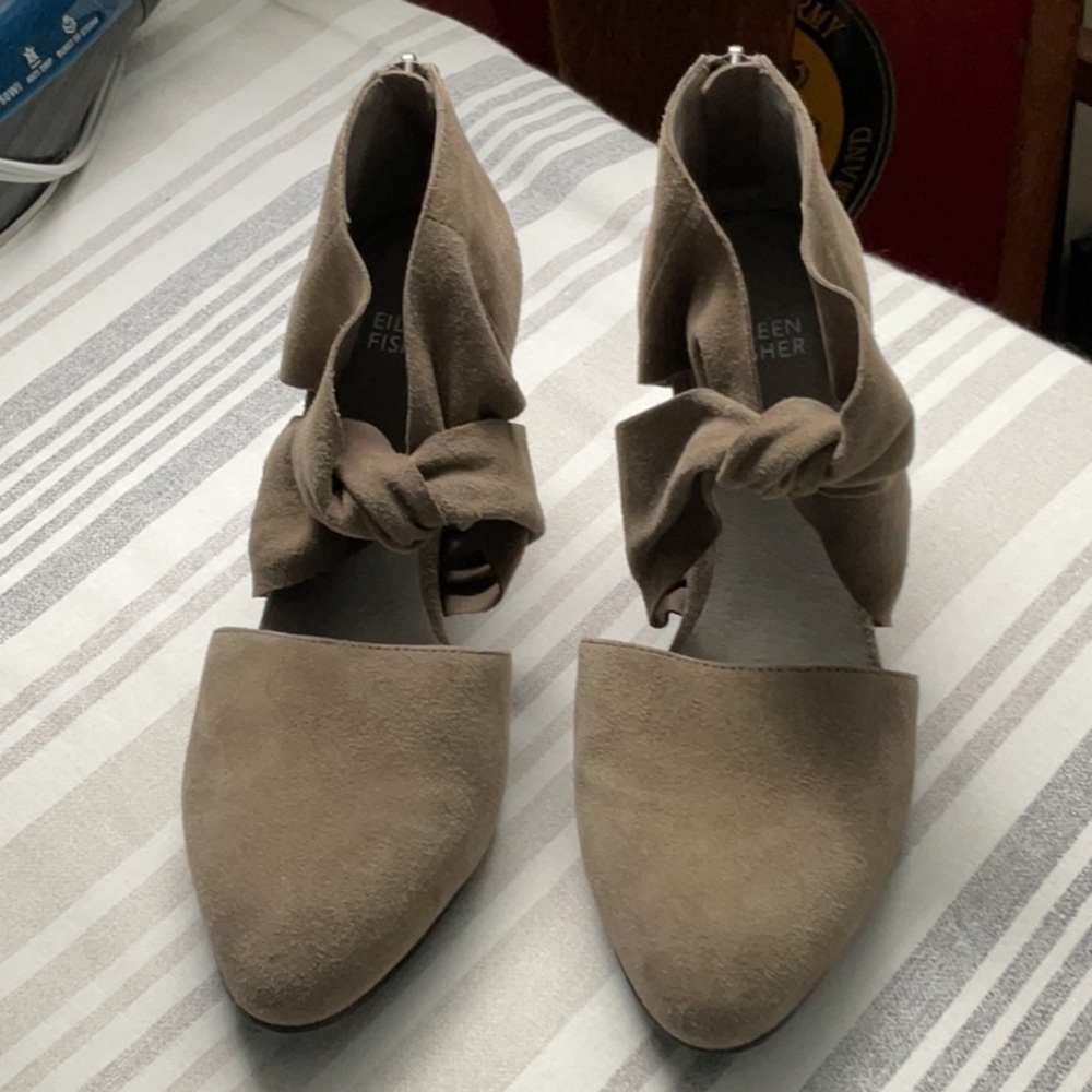 Eileen Fisher Taupe Suede Knot-Accent Wedge Heels - Picture 14 of 15